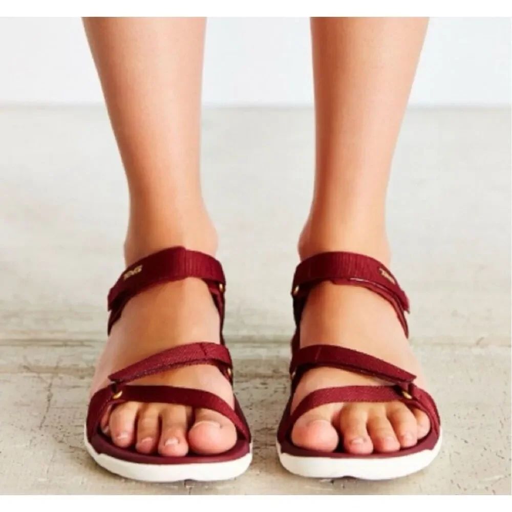 ✨Teva Red Verra Sz 9 Sandals✨